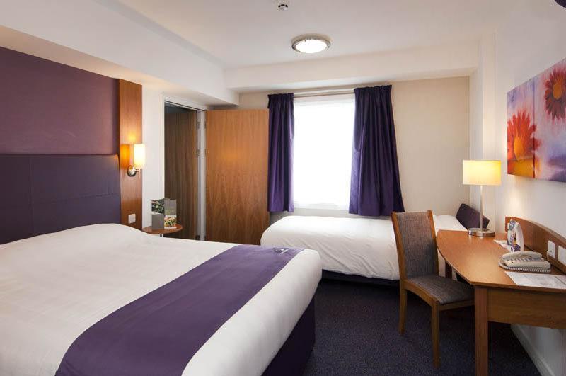 Premier Inn Macclesfield South West Exterior foto